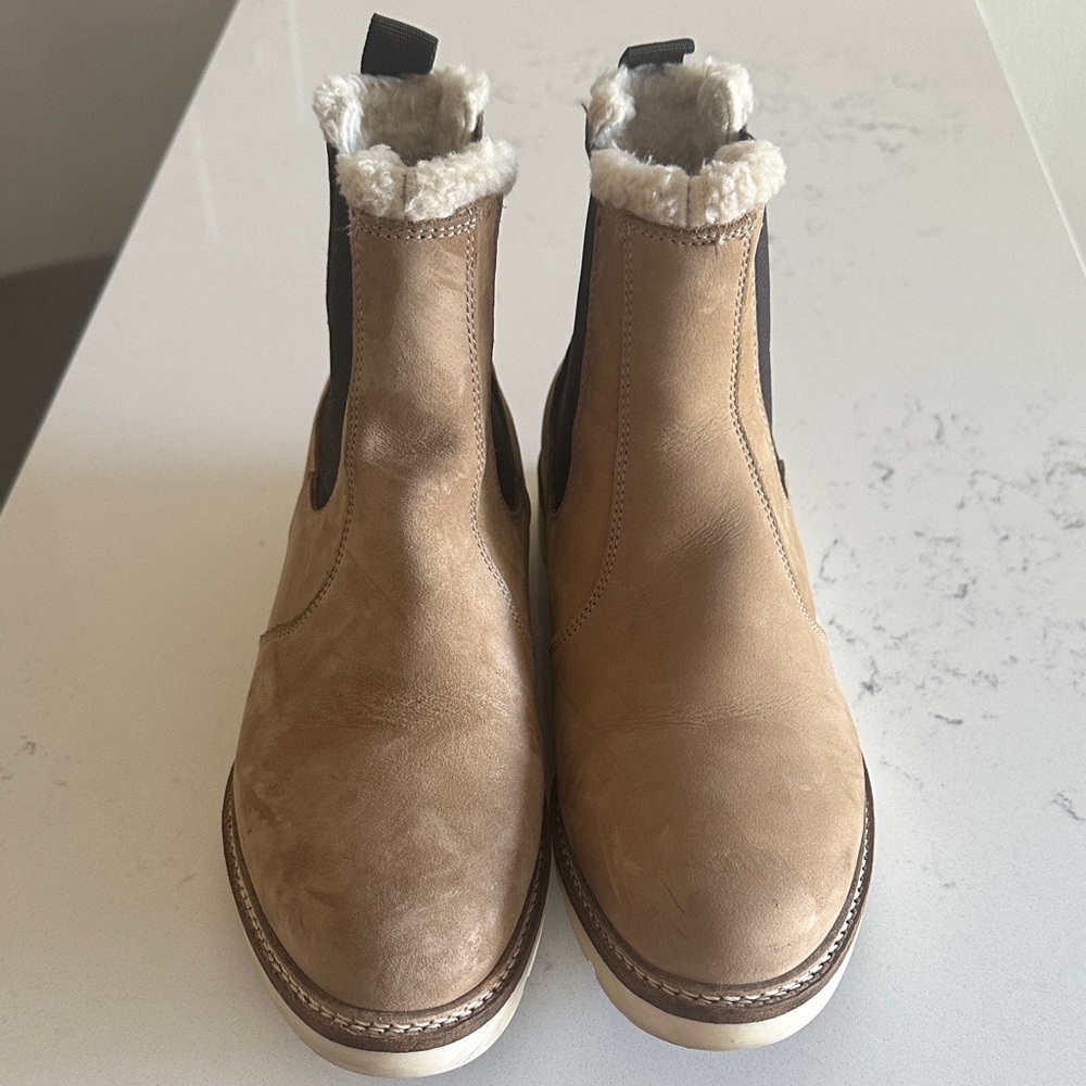 Tan women’s boots